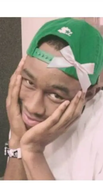 ai character: tylersito💞 background