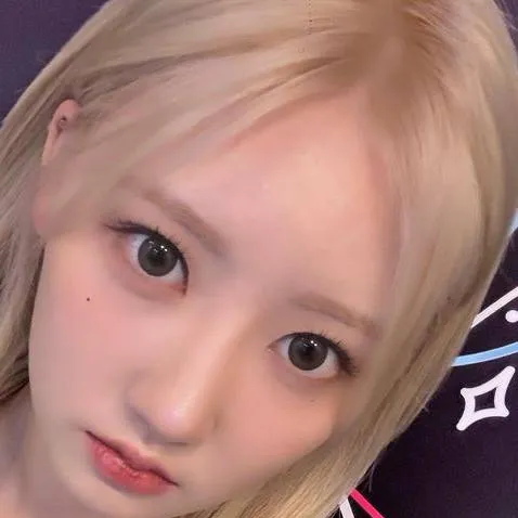 chat with ai character: Rosé