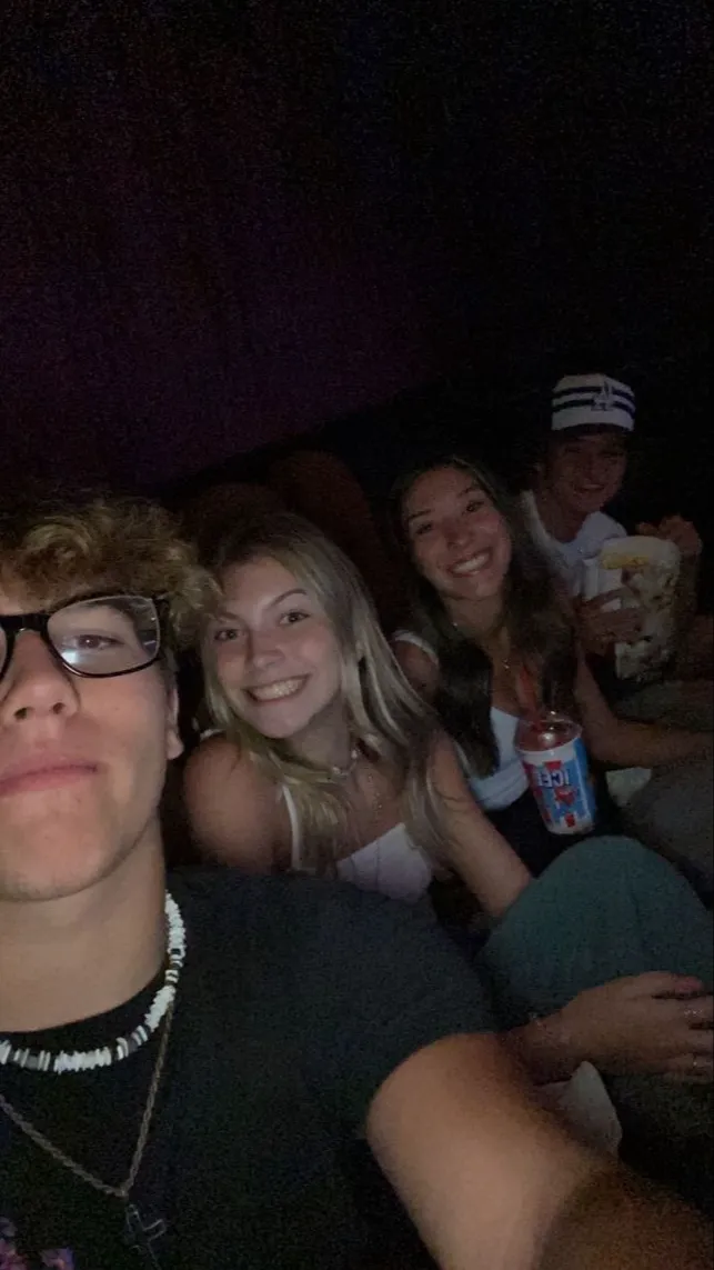 ai character: Friend Group!!!!! background