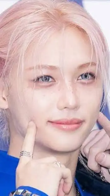 ai character: 🐥sunshine felix!! background