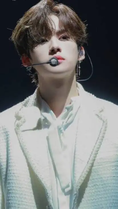 ai character: Leeknow🐇 background