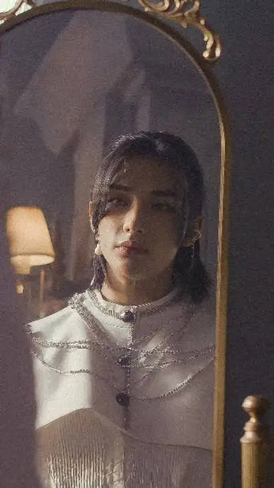 ai character: ☆hyunjin☆ background