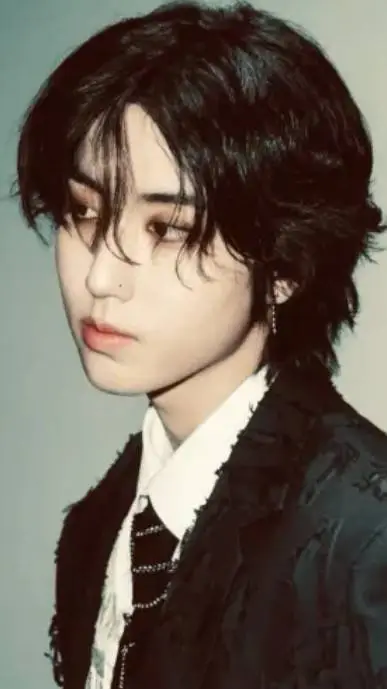 ai character: ✮HAN✮ background