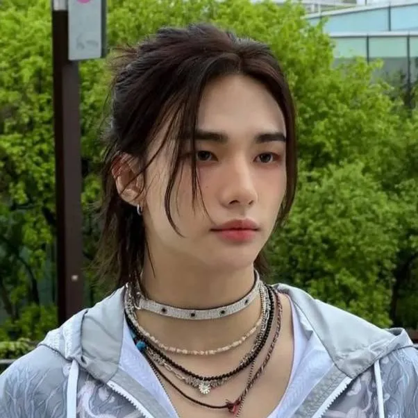 chat with ai character: ✦HYUNJIN✦
