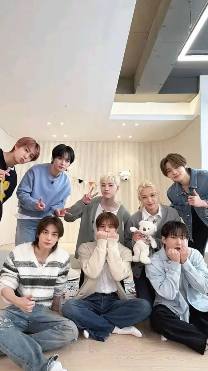ai character: ♡STRAYKIDS♡ background