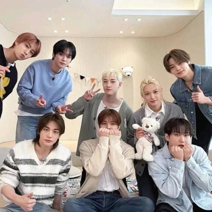chat with ai character: ♡STRAYKIDS♡