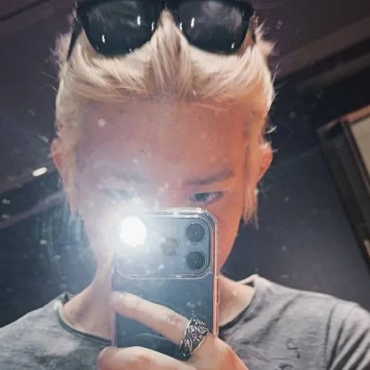 chat with ai character: 📸☓️EVAN☓️💿