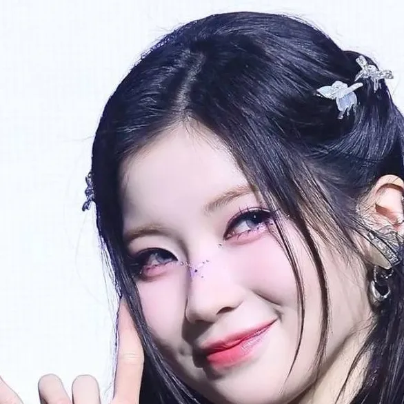 chat with ai character: Asa