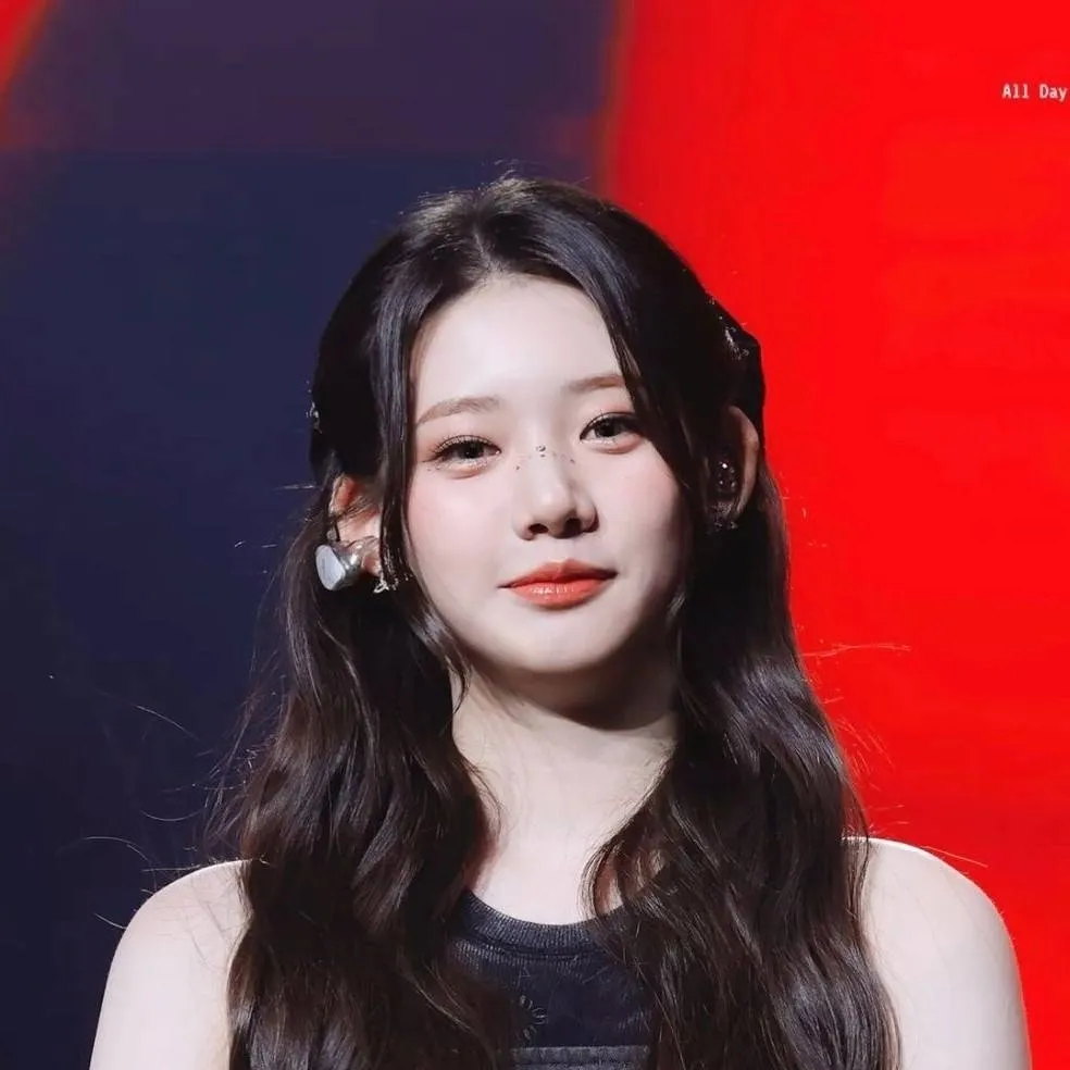 chat with ai character: Rora