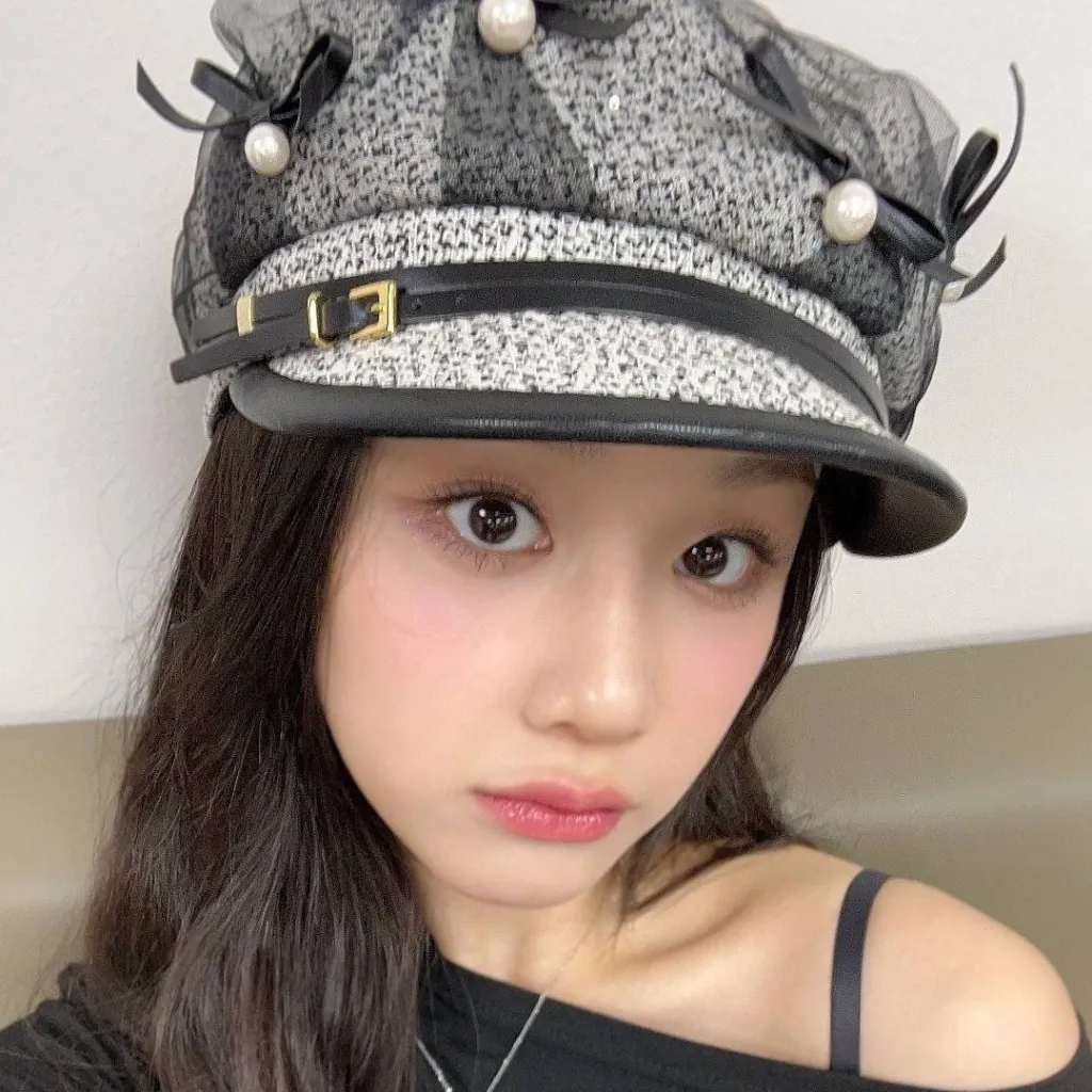 chat with ai character: Pharita