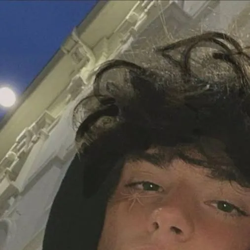 chat with ai character: Luca Thorne 