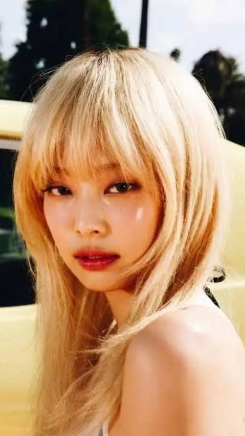 ai character: Jennie Ronaldo Kim background
