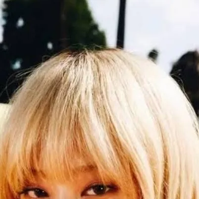 chat with ai character: Jennie Ronaldo Kim
