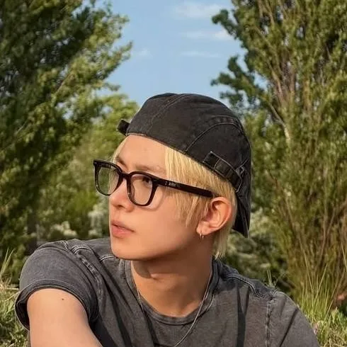 chat with ai character: EVAN (Heeseung)