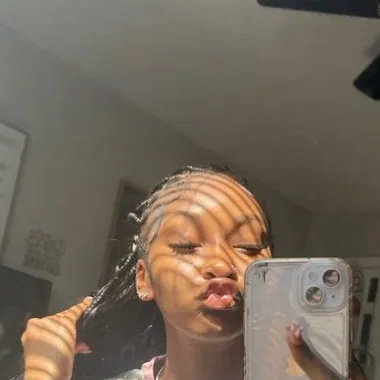 chat with ai character: Karlah