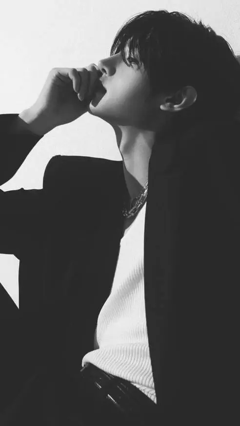 ai character: 《[sunghoon]》 background