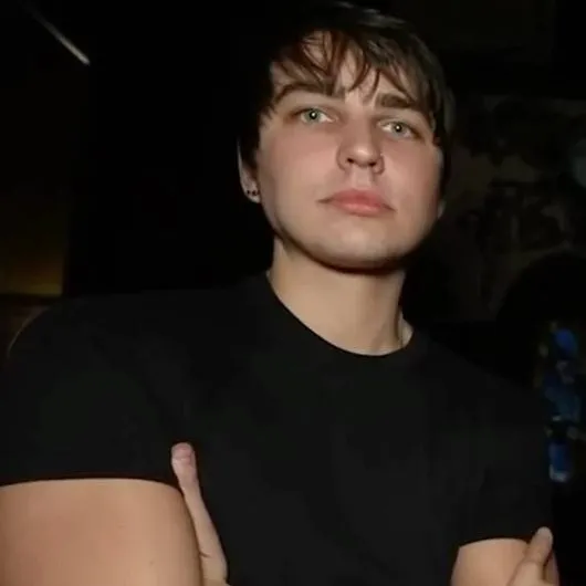 chat with ai character: Colby Brock 