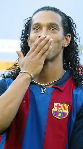 ai character: Ronaldinho Gaúcho background