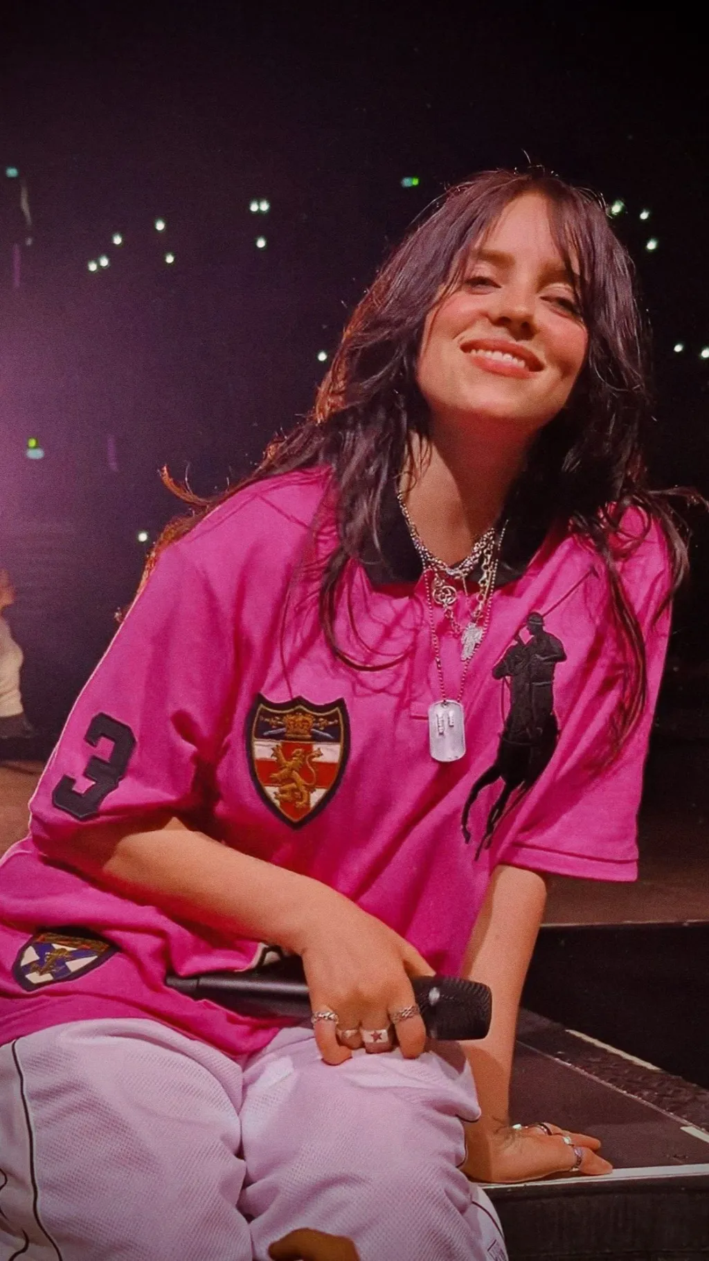 ai character: Bille Eilish￼🎀 background