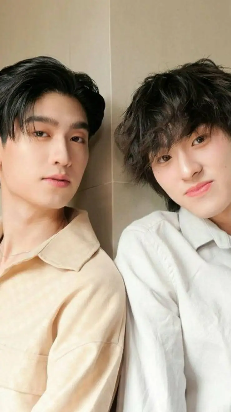 ai character: THOMASKONG! background