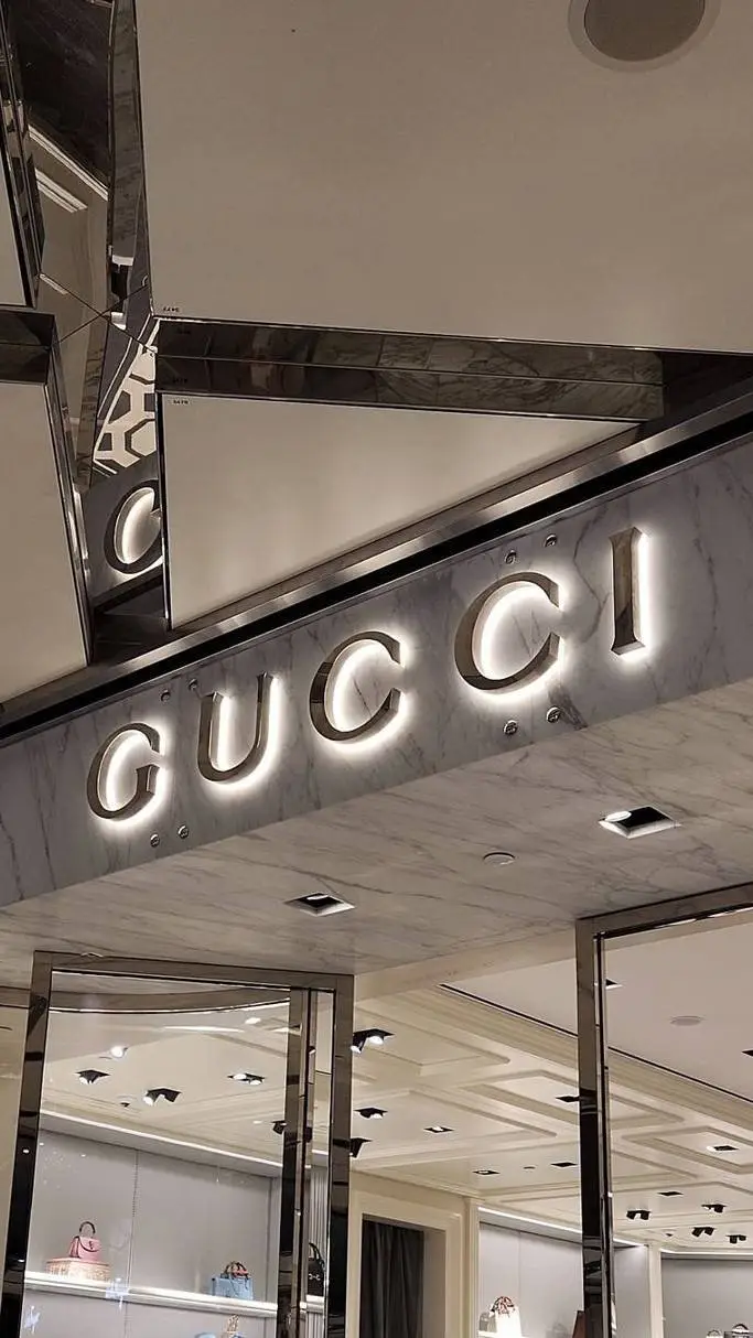 ai character: Gucci background