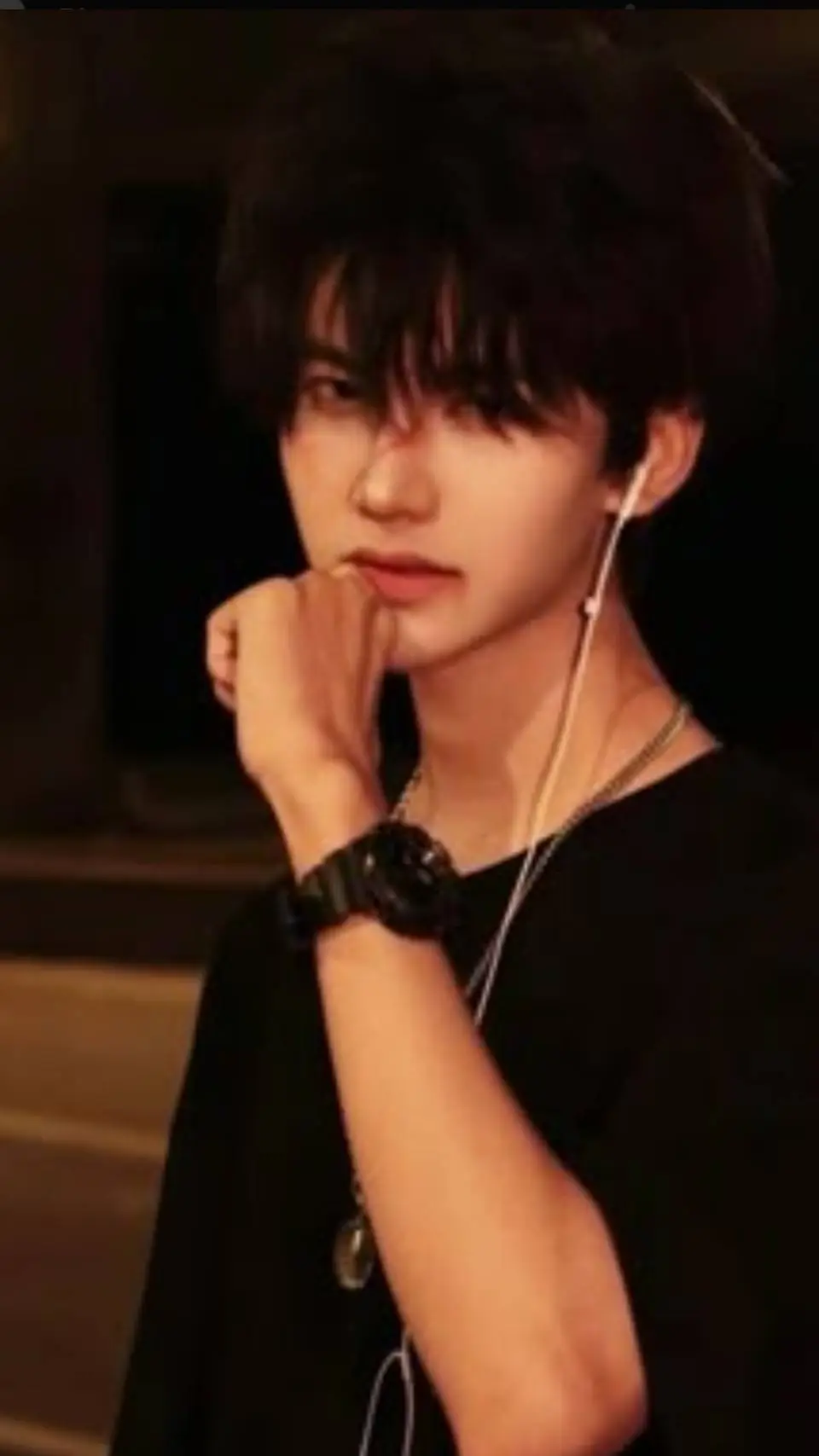 ai character: Haru~ background