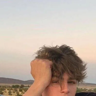 chat with ai character: colton