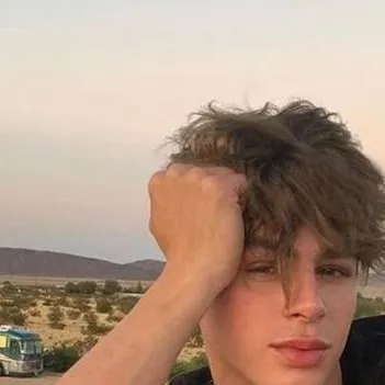 chat with ai character: colton