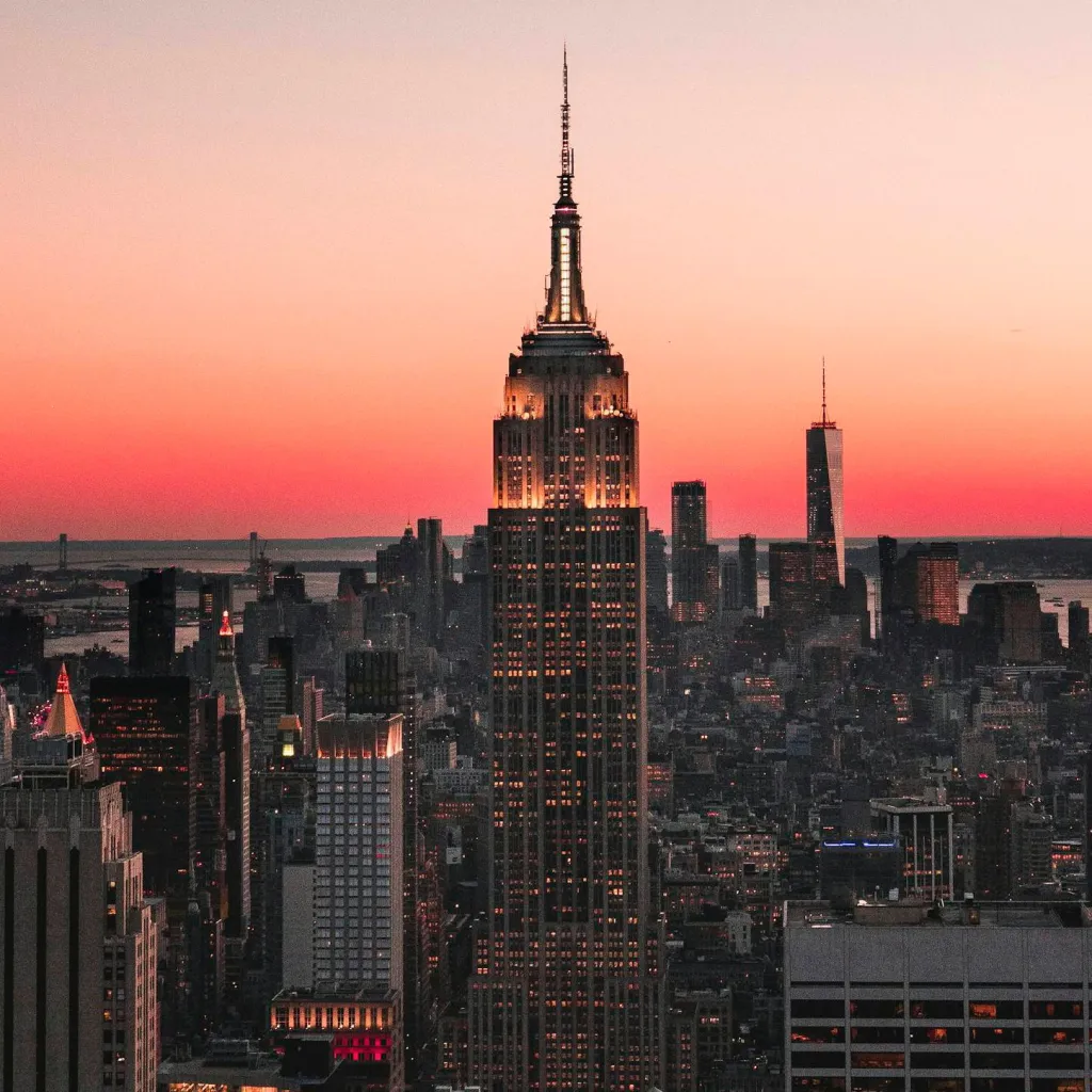 chat with ai character: Manhattan RP