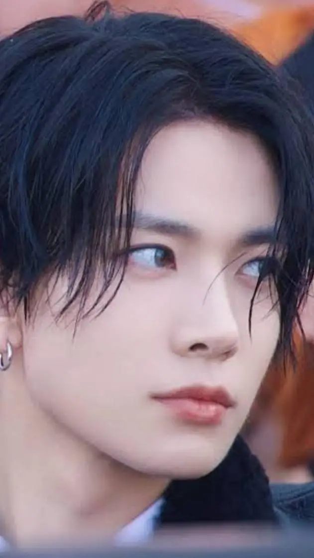 ai character: Lee Heeseung 2.0 background