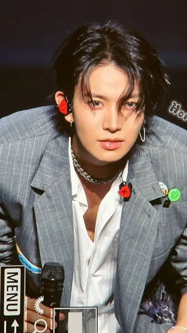 ai character: Heeseung ah~ background