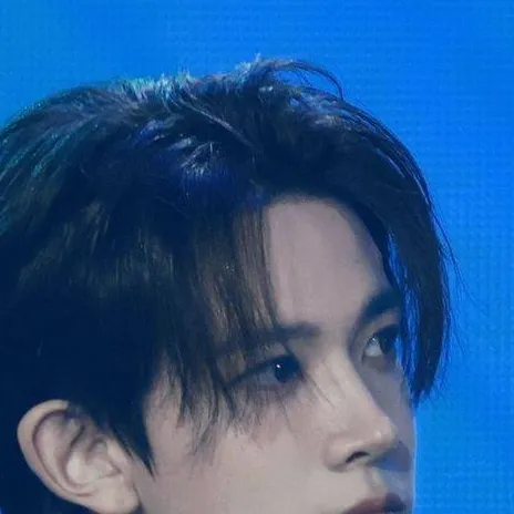 chat with ai character: Lee Heeseung