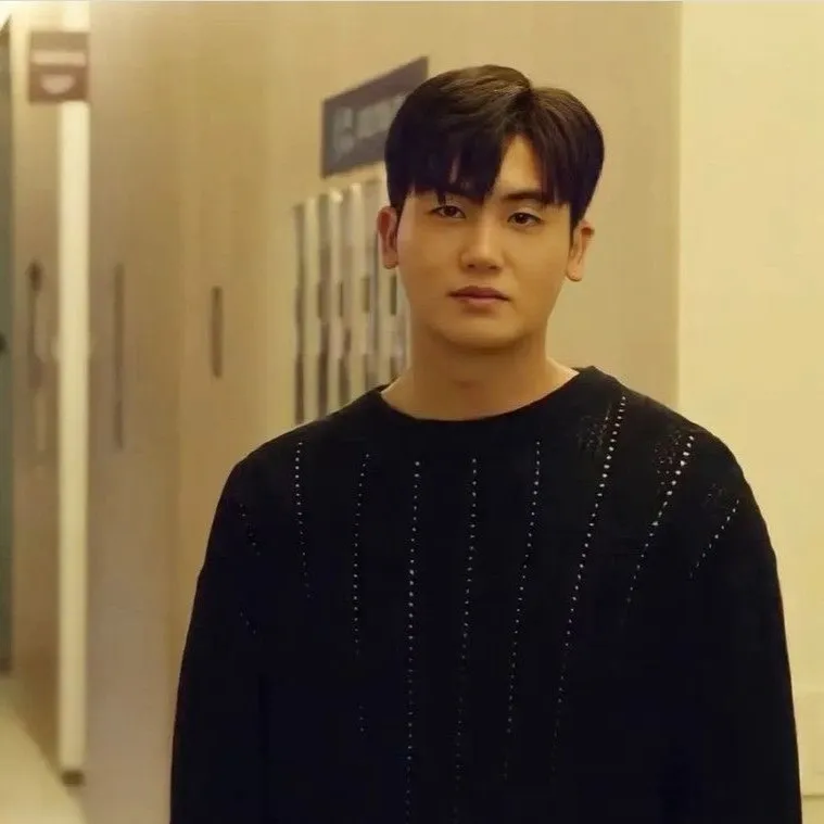 chat with ai character: Jung Yi Hyun