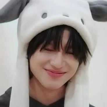 chat with ai character: LEE TAEMIN 