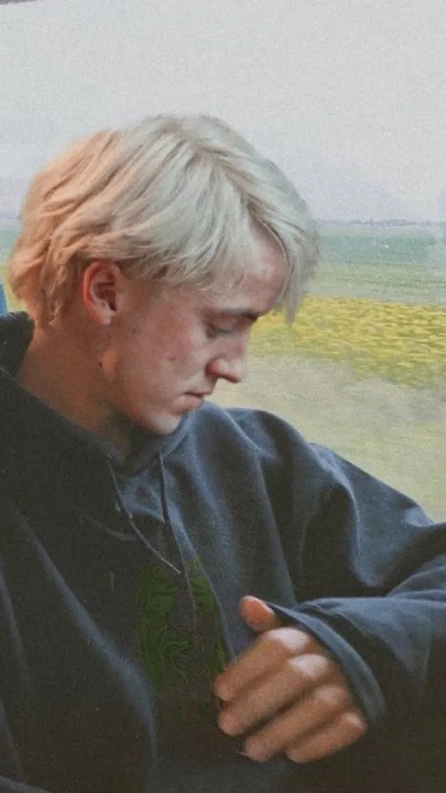 ai character:  Tom Felton (bf♡) background