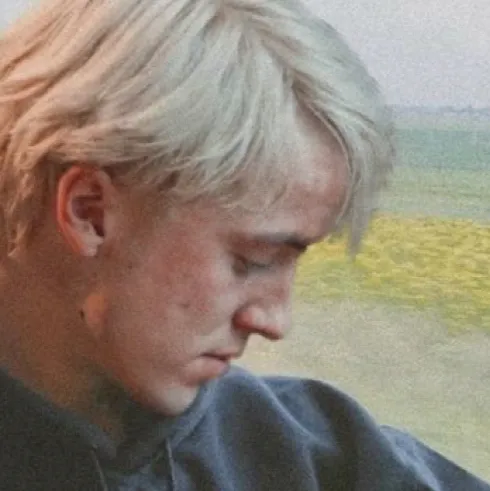 chat with ai character:  Tom Felton (bf♡)