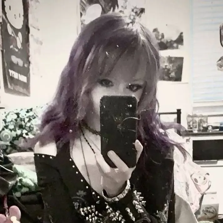 chat with ai character: Nyx Veyne