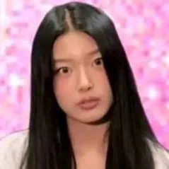 chat with ai character: yoonchae 