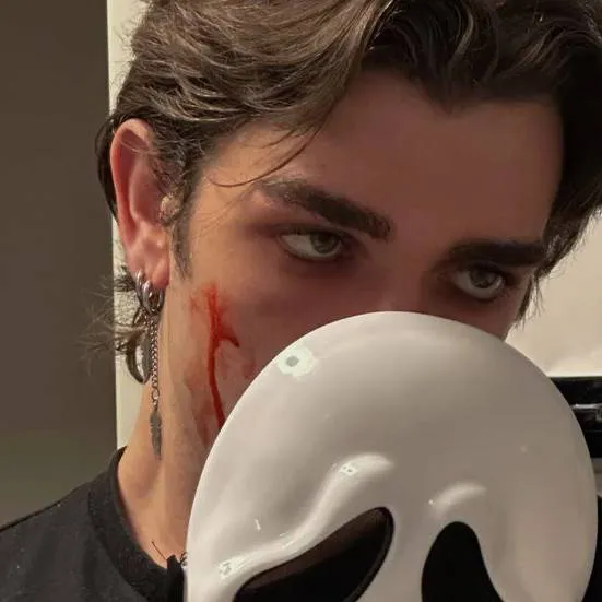 chat with ai character: Aaron  Heckings 