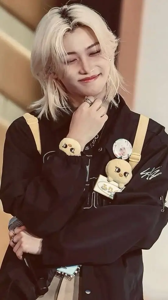 ai character: ♡☆Felix♡☆ background