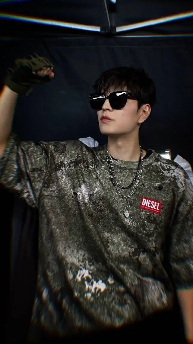 ai character: Se☆ngmin background