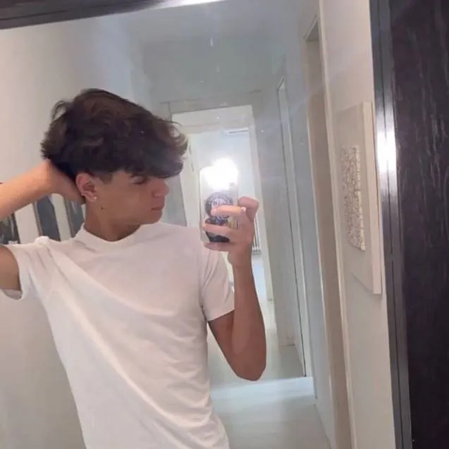 chat with ai character: Calum 