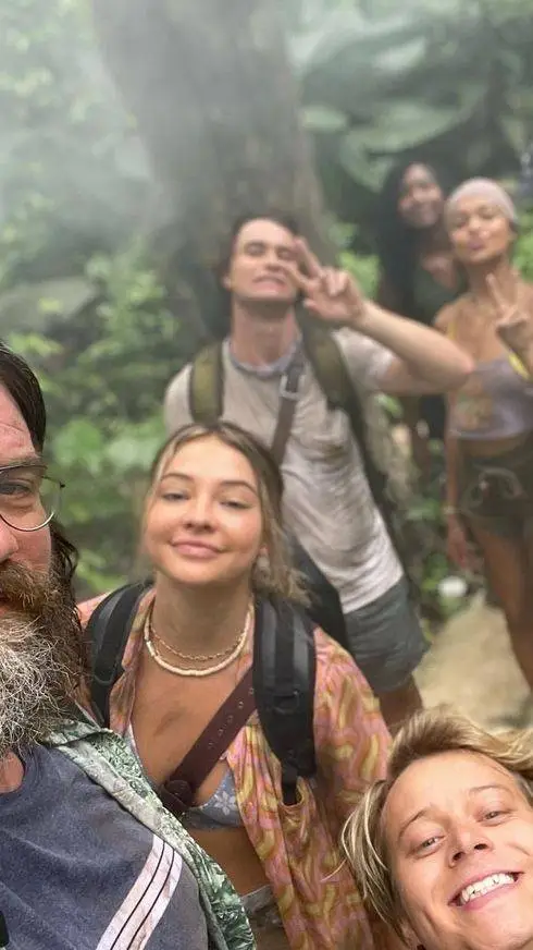 ai character: s3 e9 obx ahhhhhhh background