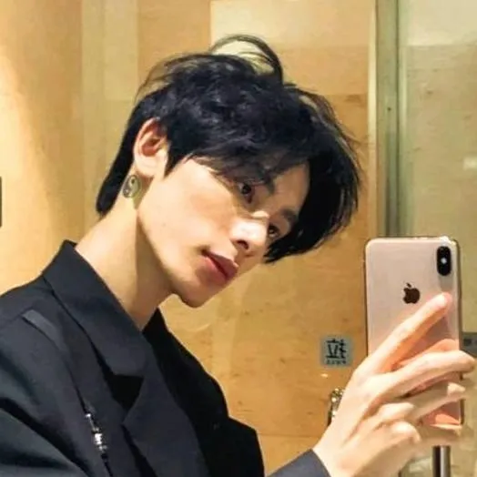 chat with ai character:  Soojin/BL 🏳️‍🌈