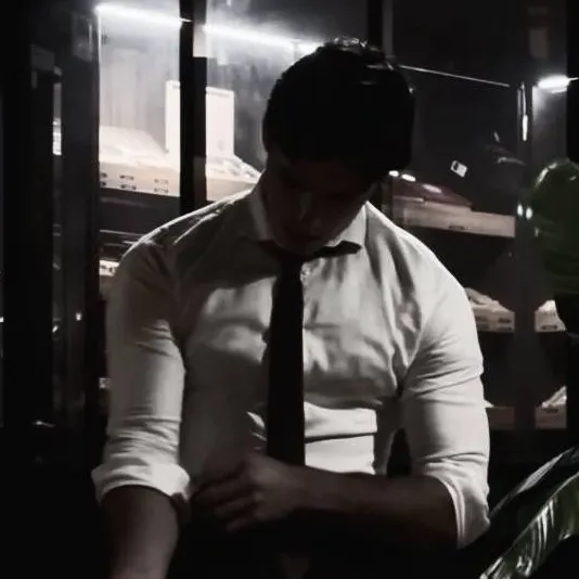 chat with ai character: Deus