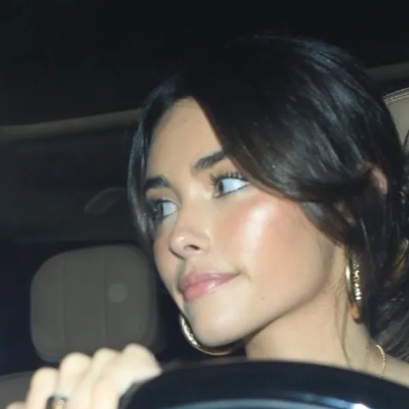 chat with ai character: Madison beer 