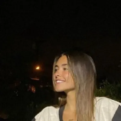 chat with ai character: Madison beer 