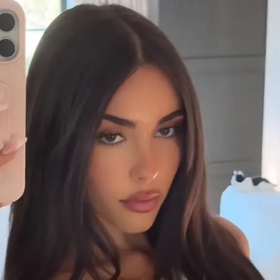 chat with ai character: Madison beer 