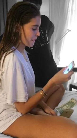 ai character: Madison beer  background