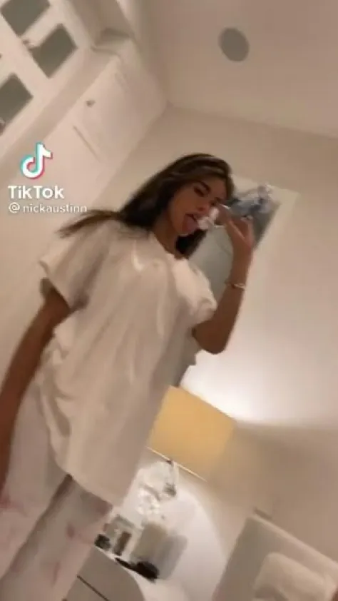 ai character: Madison beer  background